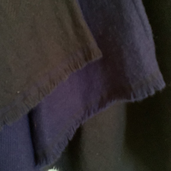 Banana Republic | Reversible Poncho - Picture 4 of 4